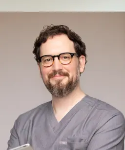 Dr. Max Annis